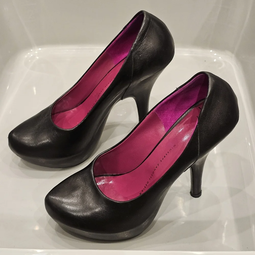 GIUSEPPE ZANOTTI Black Leather Classic Round Toe Platform Pumps (EU 36.5)